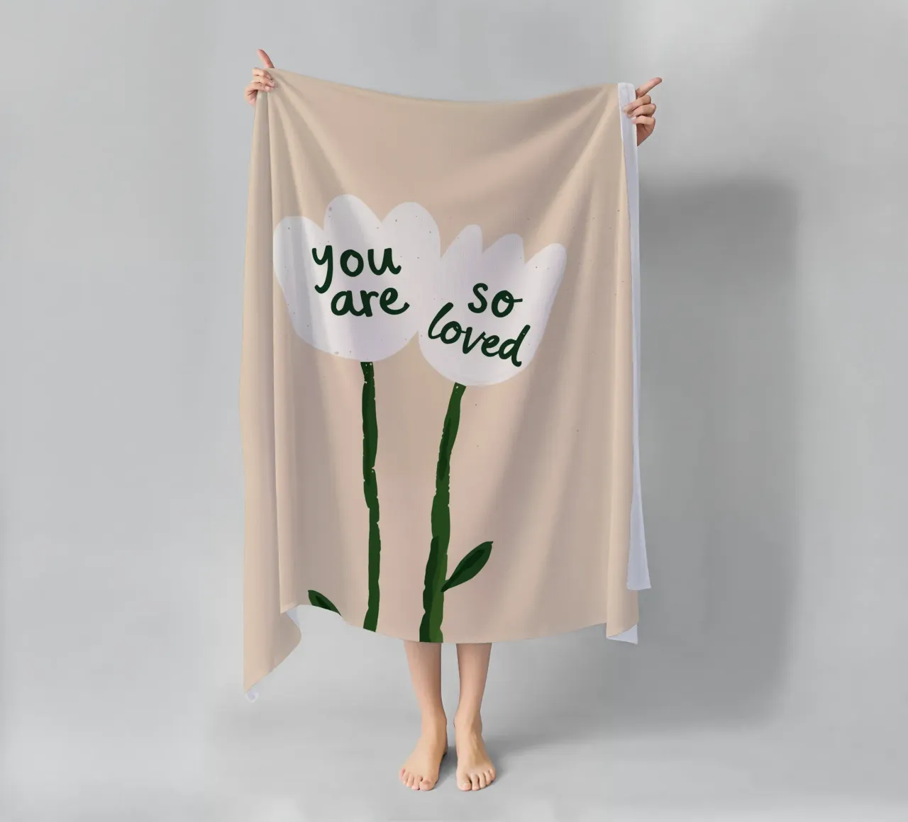Soft Bloom - Un messaggio per il cuore telo mare da KidzStudio
