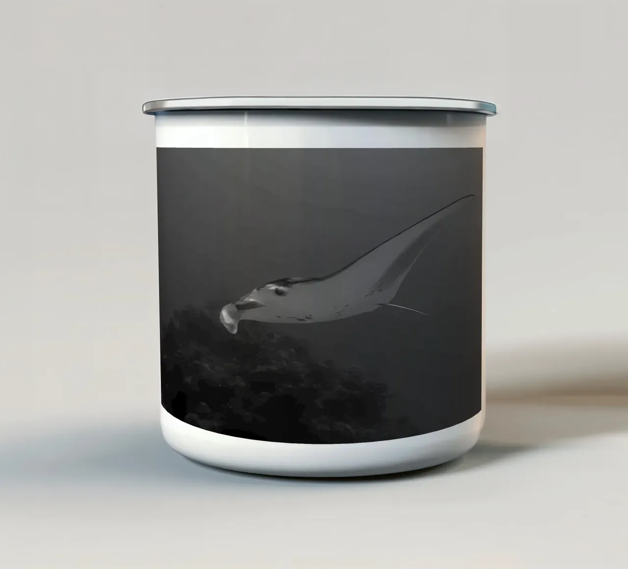 Donna che si tuffa in acqua tazza in smalto da Eames