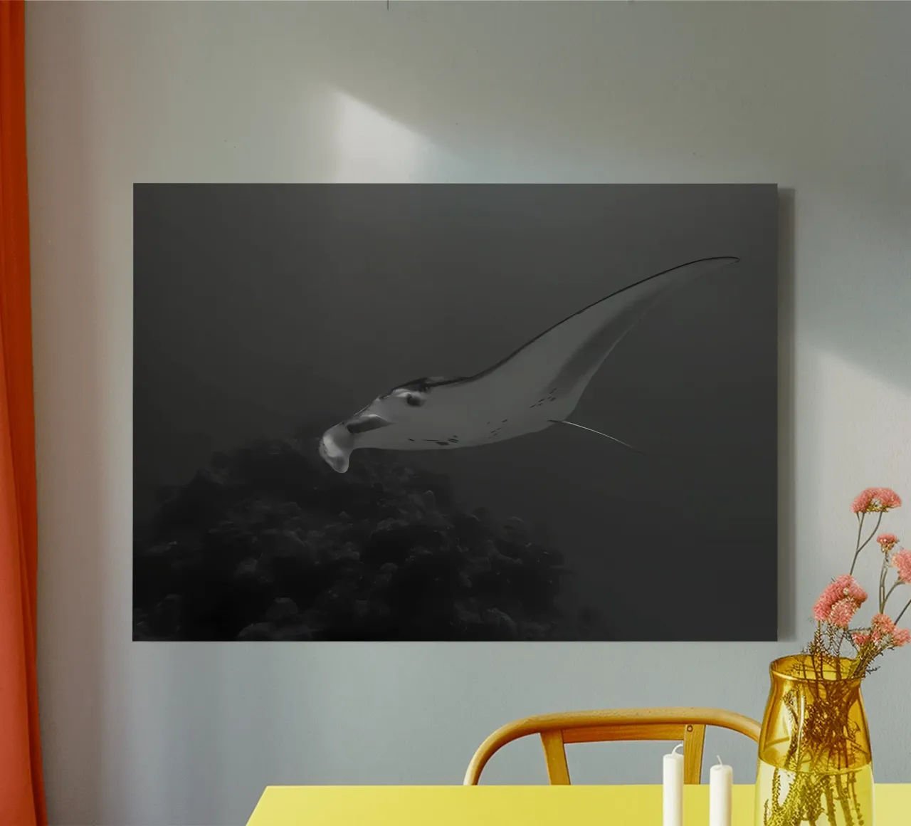 Frau taucht ins Wasser Leinwand mit Schattenfugenrahmen von Eames