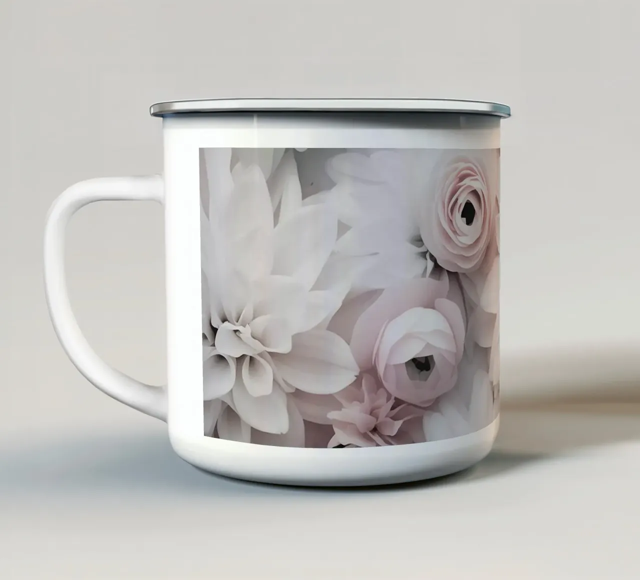 Cascata di fiori Bellezza floreale pastello tazza in smalto da Andrea Haase Floral Passion