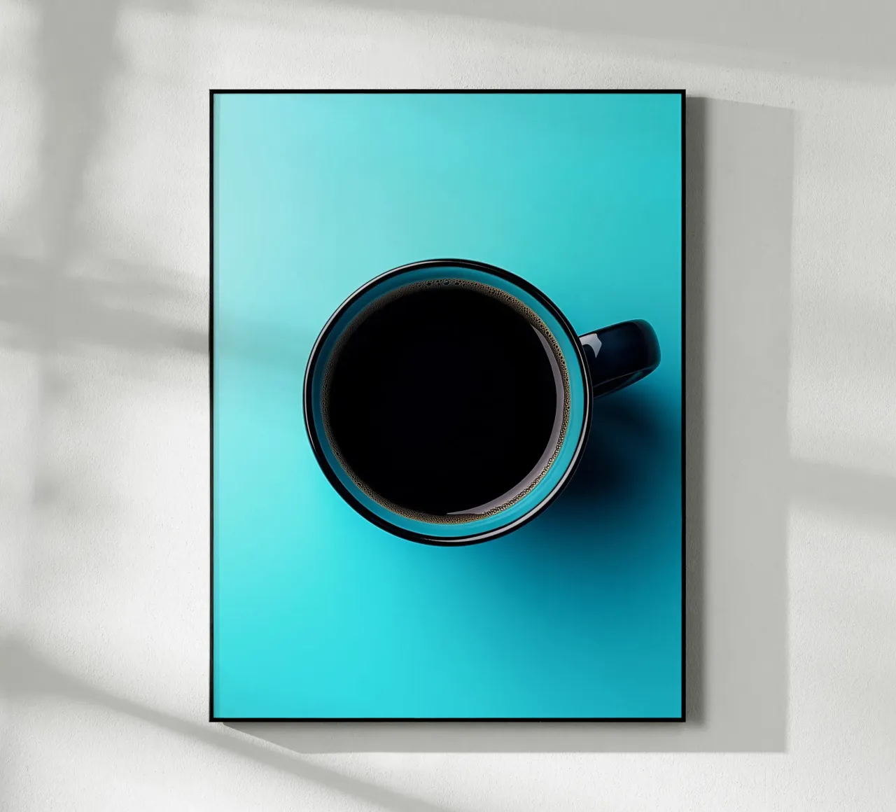 Tazza di caffè nero vista dall'alto plexiglass da Spice & Style