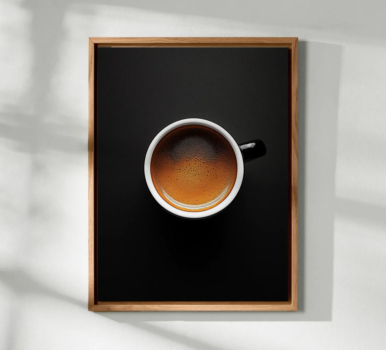Tazza di caffè nero su sfondo nero alluminio dibond da Spice & Style