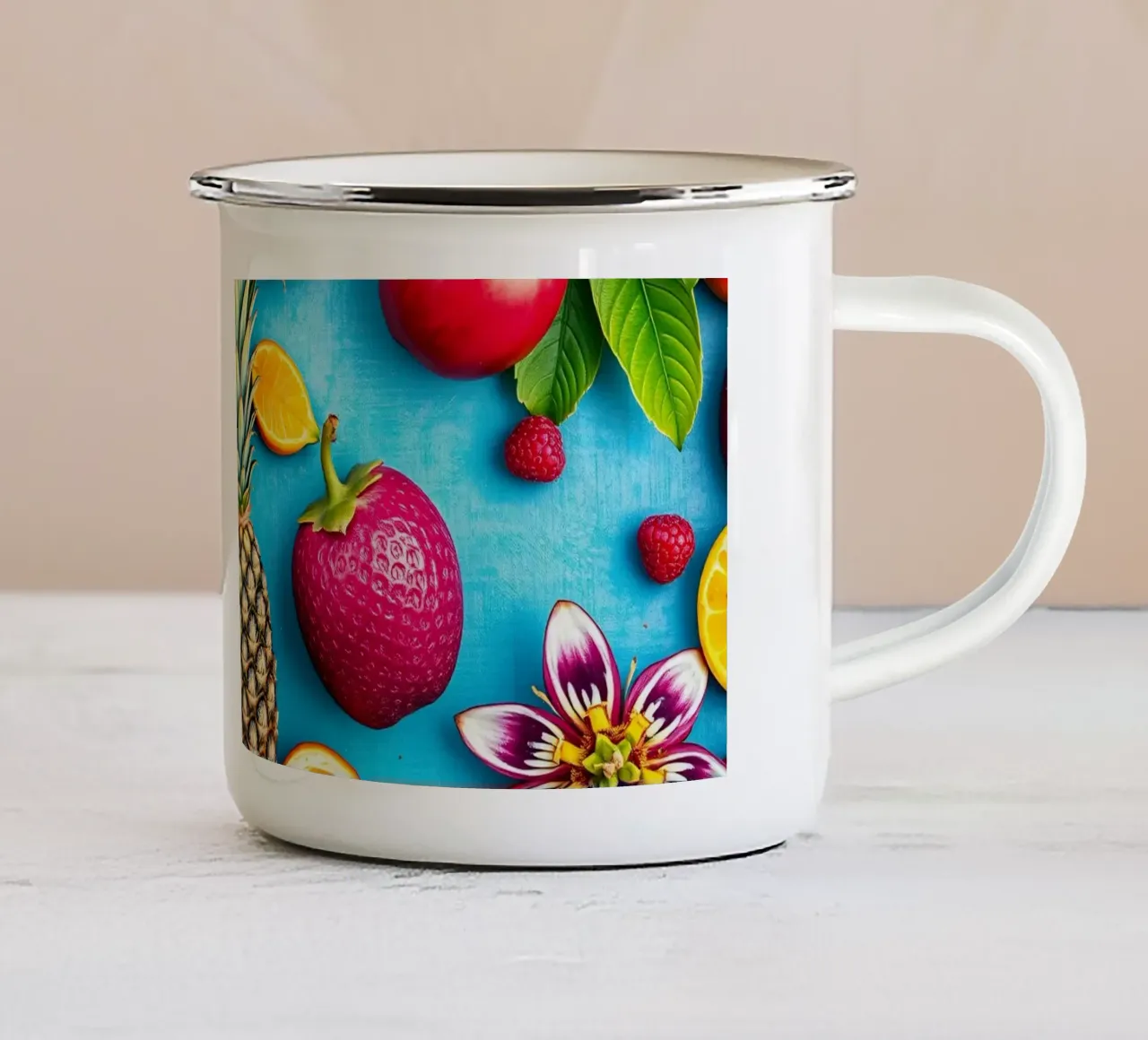 Vibrante composizione di frutta tropicale su sfondo colorato tazza in smalto da DesignDoodle