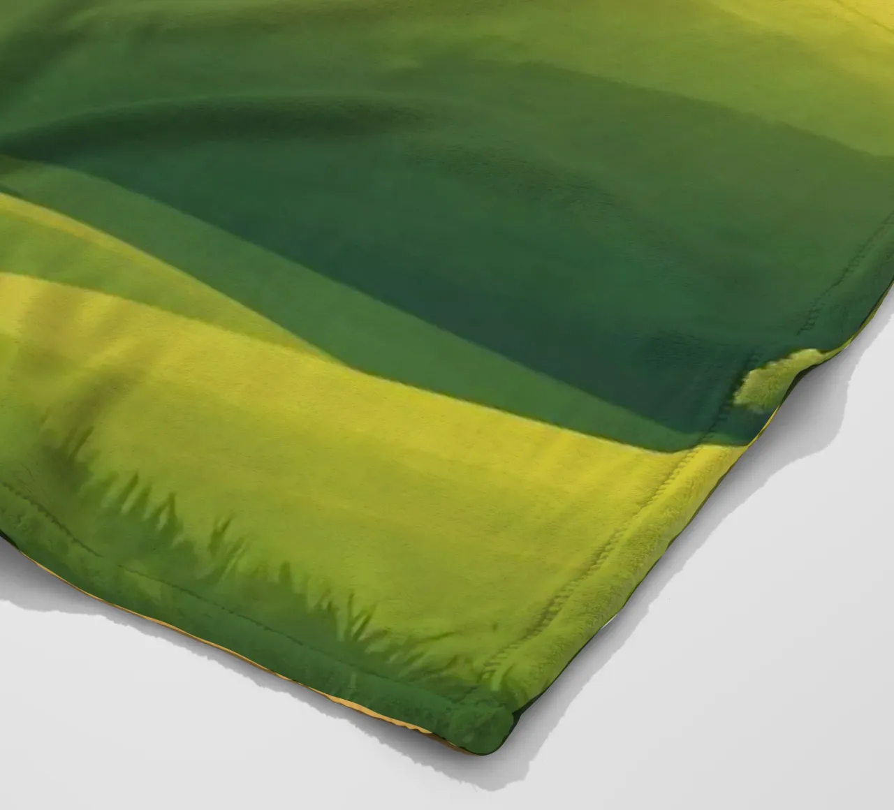 Il paesaggio sereno è caratterizzato da colline verdeggianti e da un caldo tramonto coperta in pile da DesignDoodle