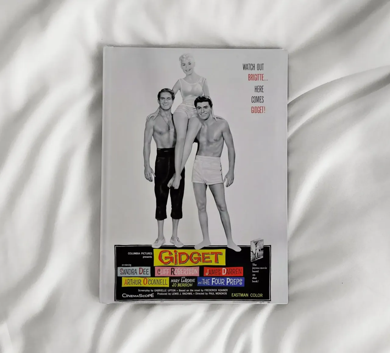‘Gidget’ Retro Movie Poster diario da Gallery Print and Art Limited