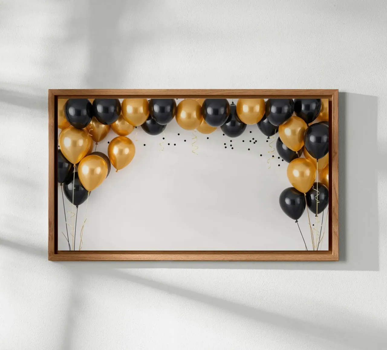 Disposizione colorata di palloncini neri e oro copia dello spazio alluminio dibond da DesignDoodle