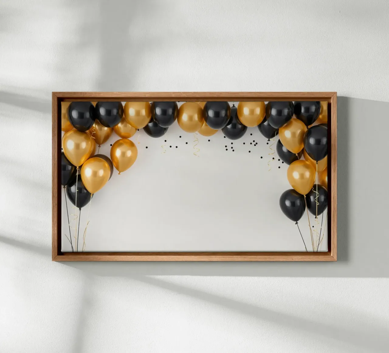 Disposizione colorata di palloncini neri e oro copia dello spazio tela con Cornice a cassetta da DesignDoodle