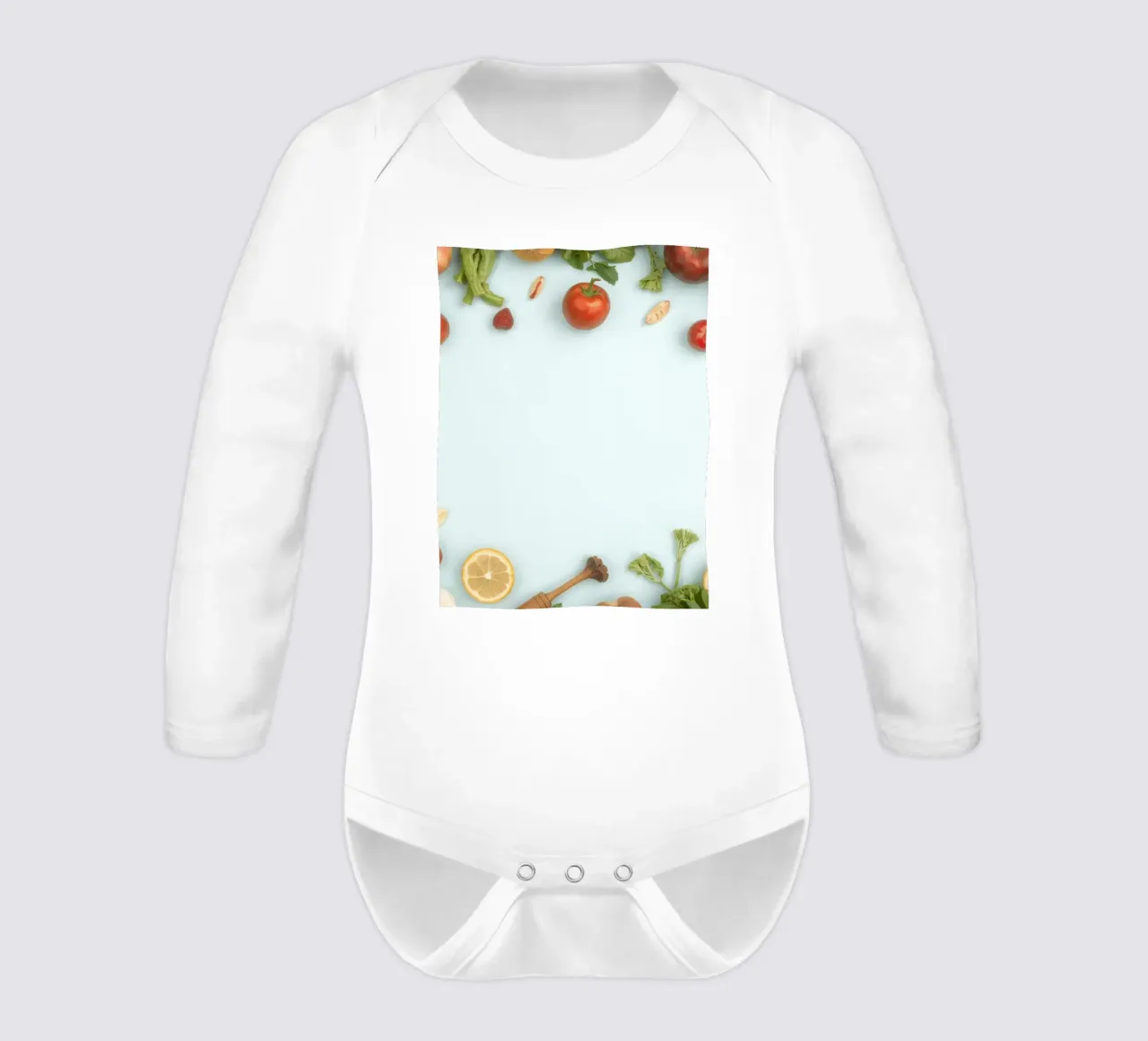 Verdura e frutta fresca disposte in modo artistico Copy Space body neonato maniche lunghe da DesignDoodle
