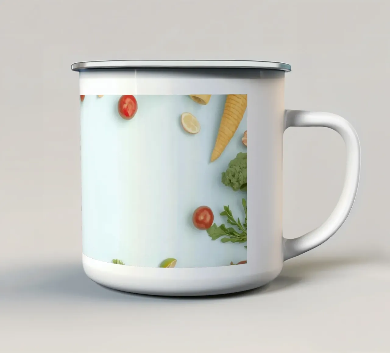 Verdura e frutta fresca disposte in modo artistico Copy Space tazza in smalto da DesignDoodle