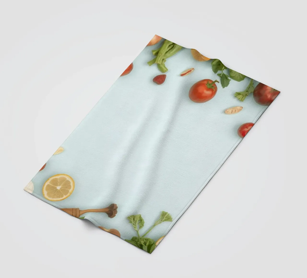 Verdura e frutta fresca disposte in modo artistico Copy Space coperta in pile da DesignDoodle