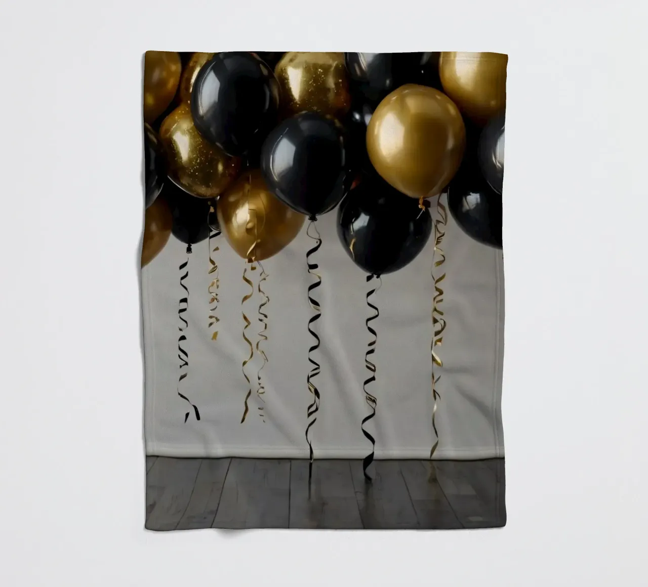 Fondale per festeggiamenti con palloncini neri e oro coperta in pile da DesignDoodle