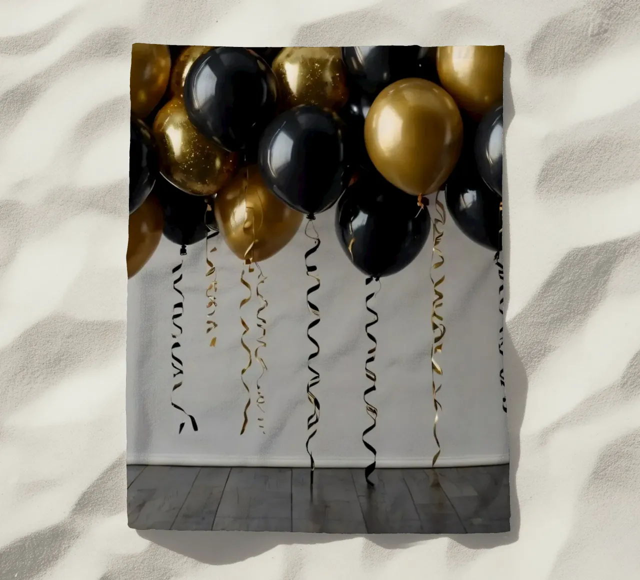 Fondale per festeggiamenti con palloncini neri e oro telo mare da DesignDoodle
