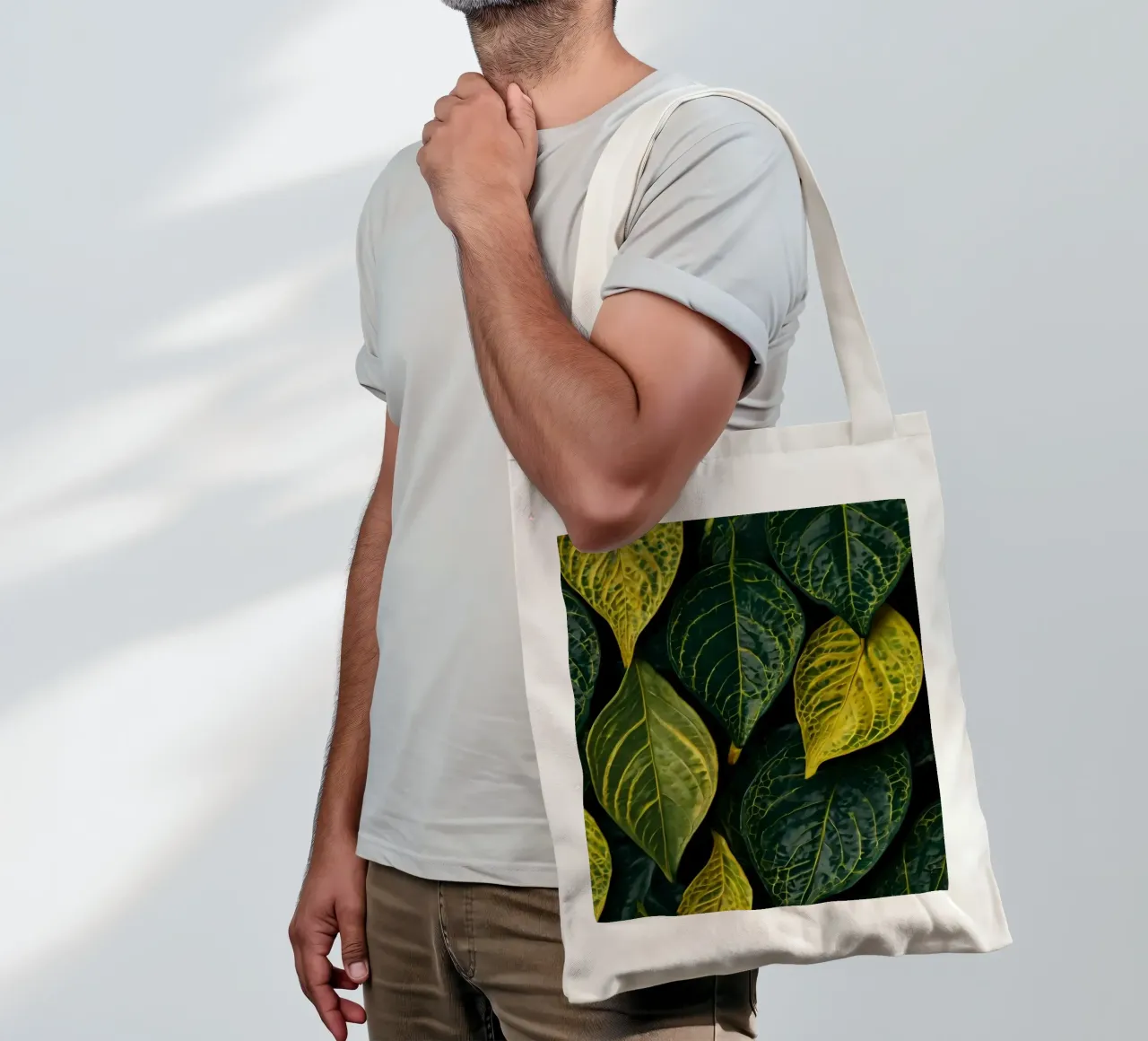 Foglie verdi e gialle vibranti in una composizione astratta borsa in juta da DesignDoodle
