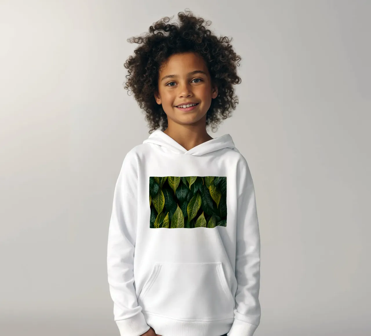 Üppig grüne Blätter mit komplizierten Texturen und leuchtenden Farbtönen Kinder Hoodie von DesignDoodle