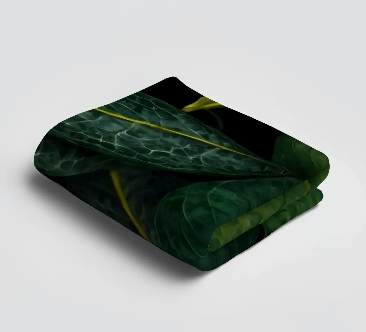 Sfondo di foglie verdi e gialle asciugamano da bagno da DesignDoodle