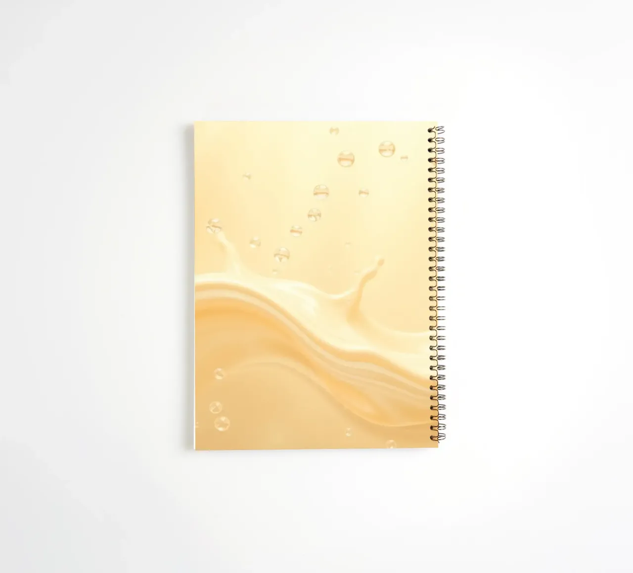 Vloeibare crèmekleurige spetters creëren dynamische abstracte patronen notitieboek met spiraal van DesignDoodle