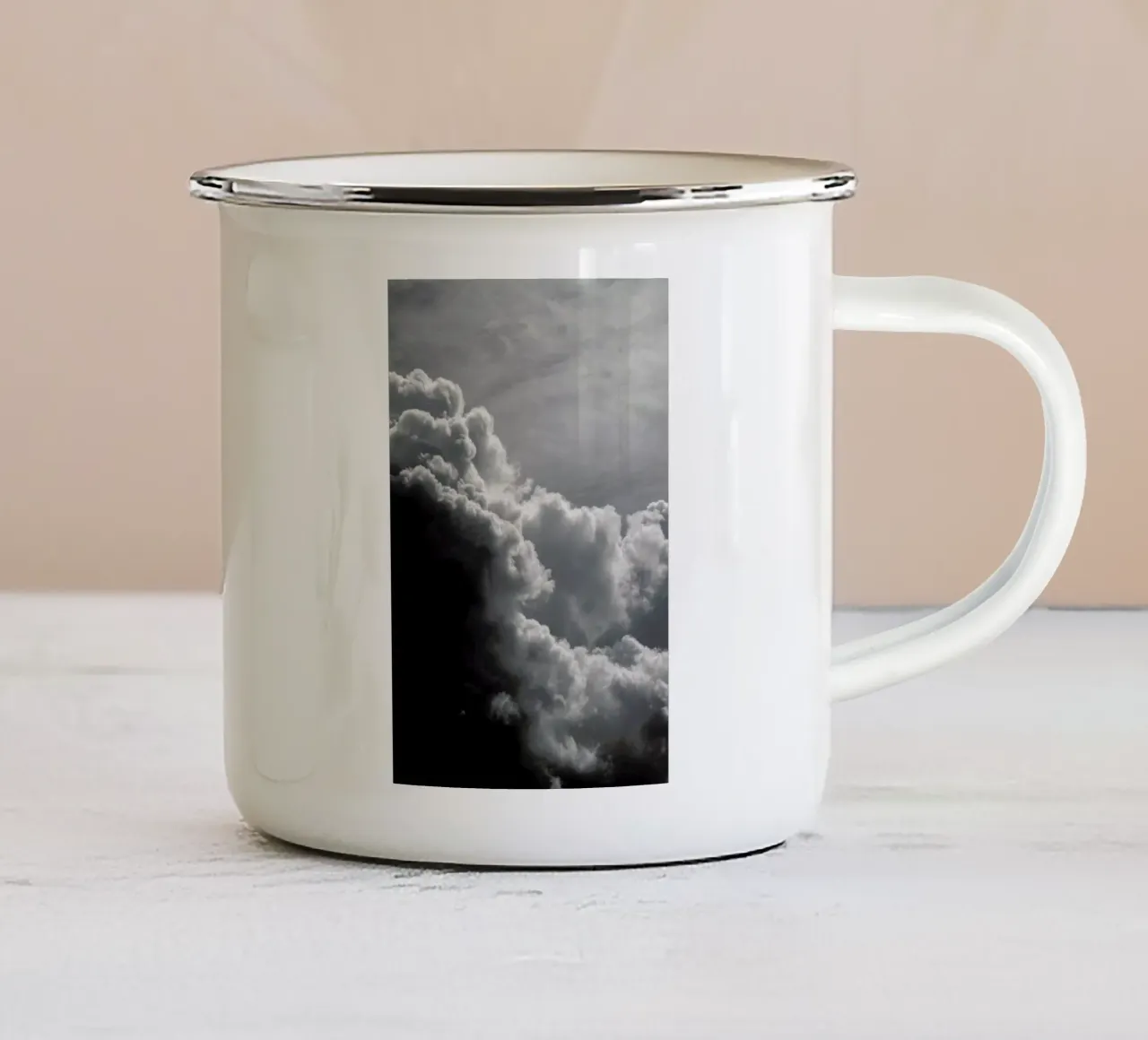 After Dark comes Light tazza in smalto da Studio Nahili