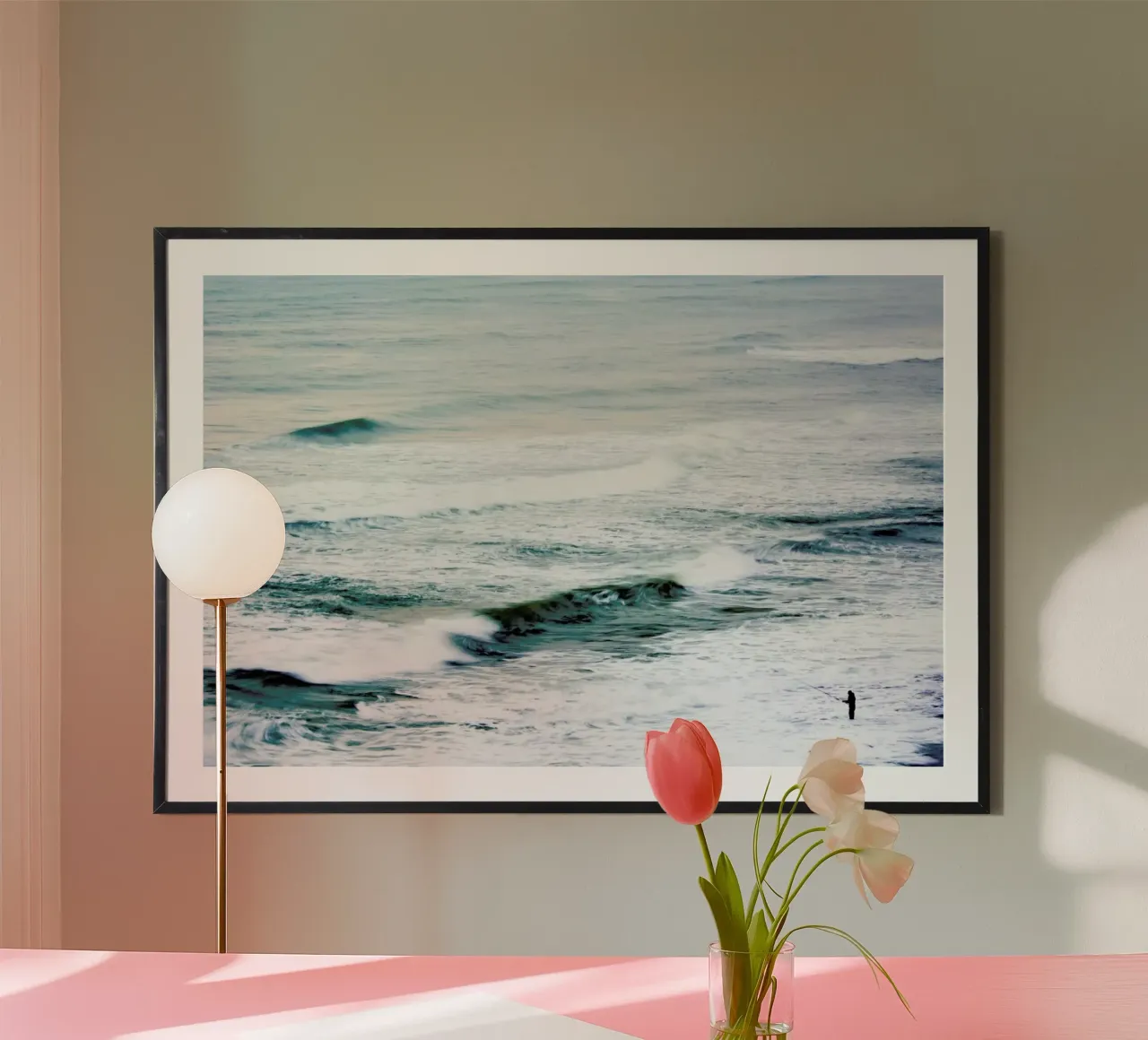 The fisherman I poster con telaio in legno da Tal Paz-Fridman