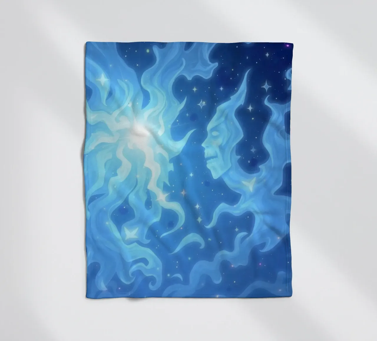 Cielo notturno mistico con figure eteree e stelle luminose coperta in pile da DesignDoodle