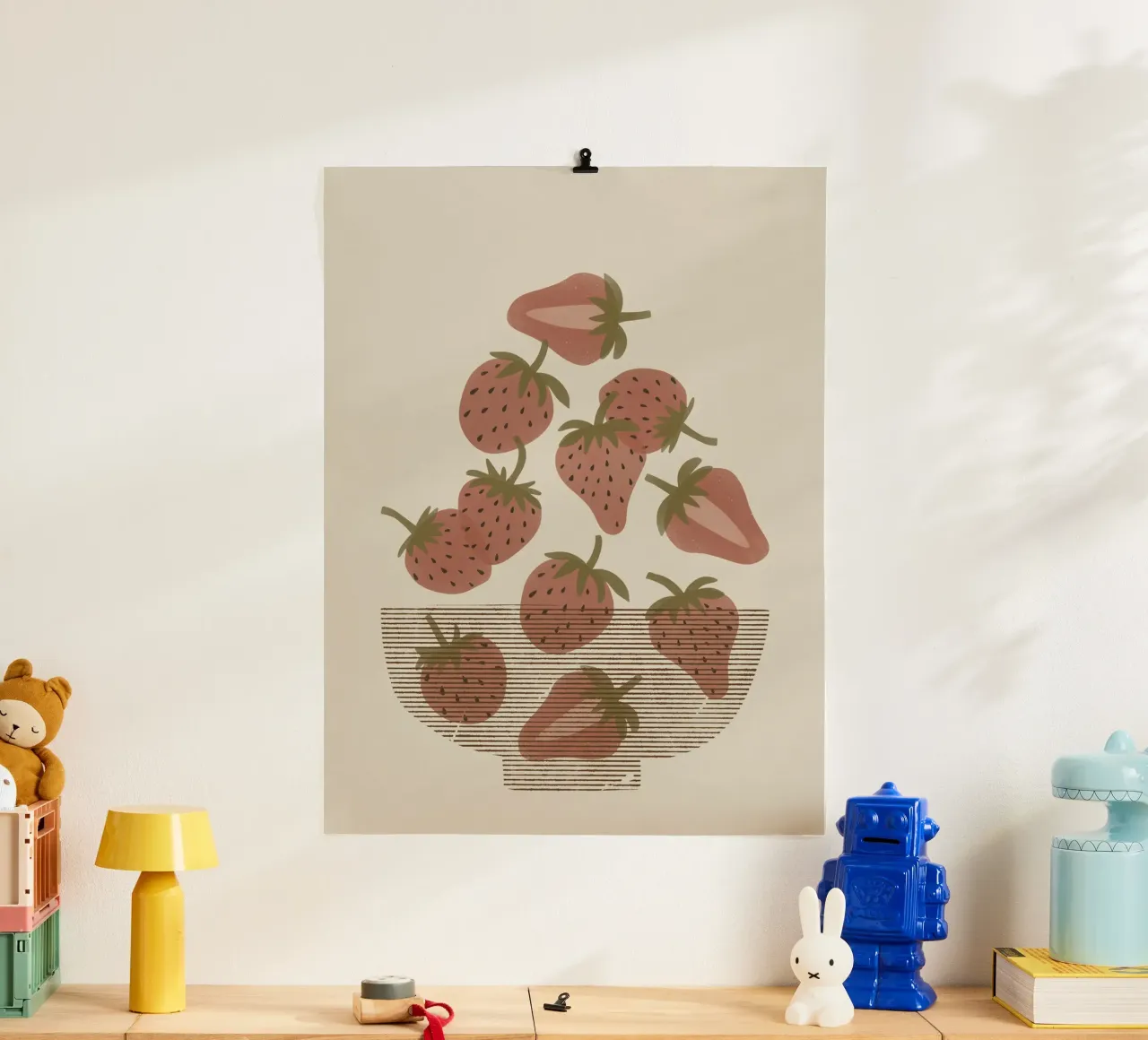 Ciotola di fragole poster con telaio in alluminio da Alisa Galitsyna