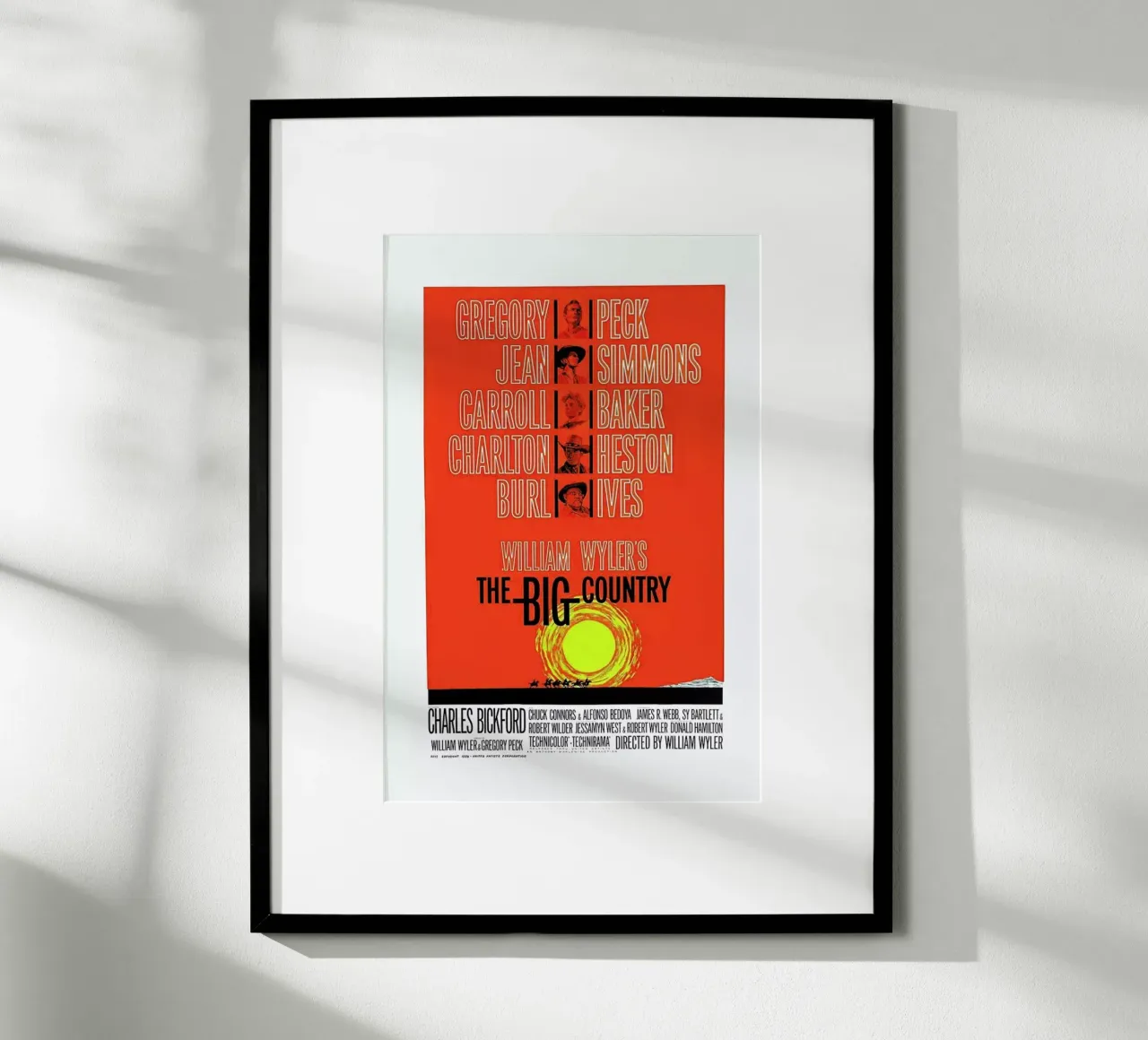 ‘The Big Country’ Retro Movie Poster poster con telaio in plastica da Gallery Print and Art Limited