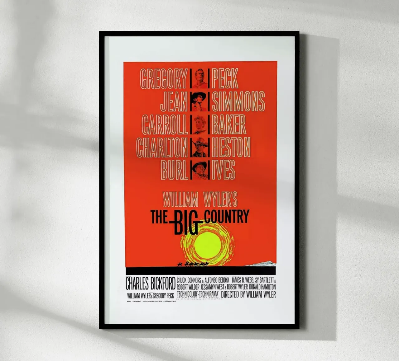 ‘The Big Country’ Retro Movie Poster poster con telaio in plastica da Gallery Print and Art Limited