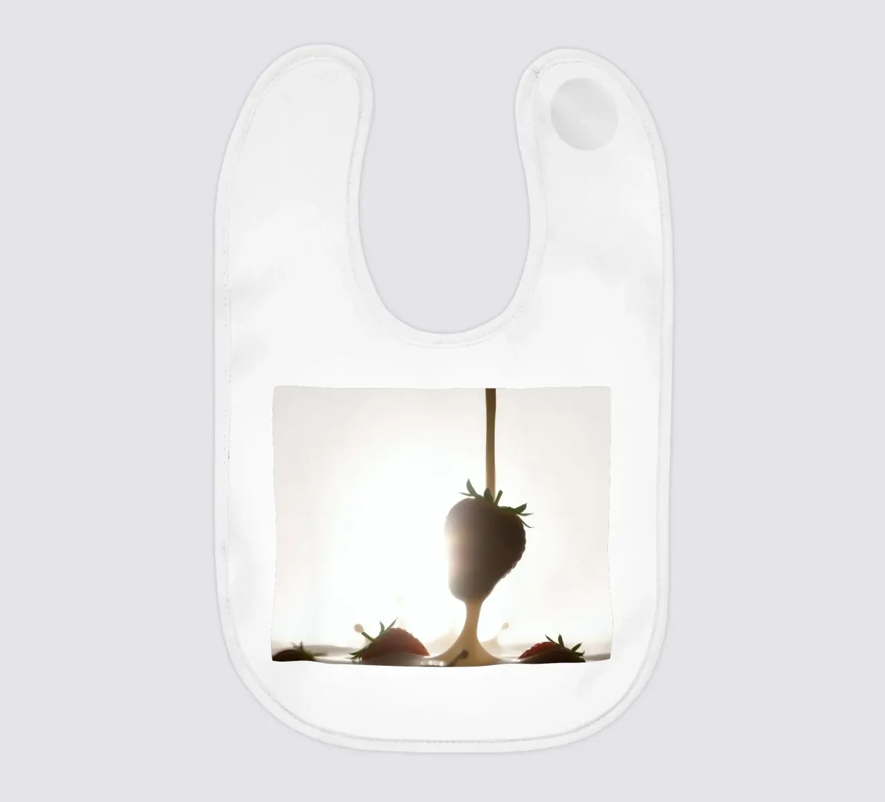Fragole fresche immerse in una salsa cremosa bavaglino da DesignDoodle