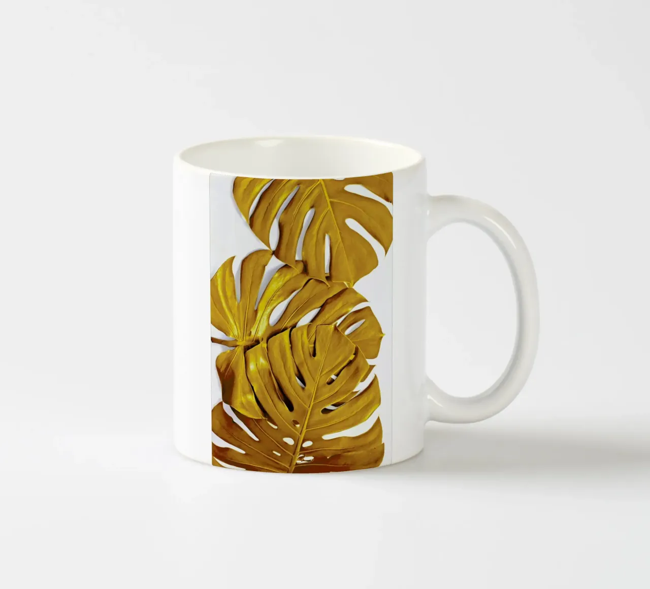 Monstera Gold Keramik Tasse von Elena Veronese