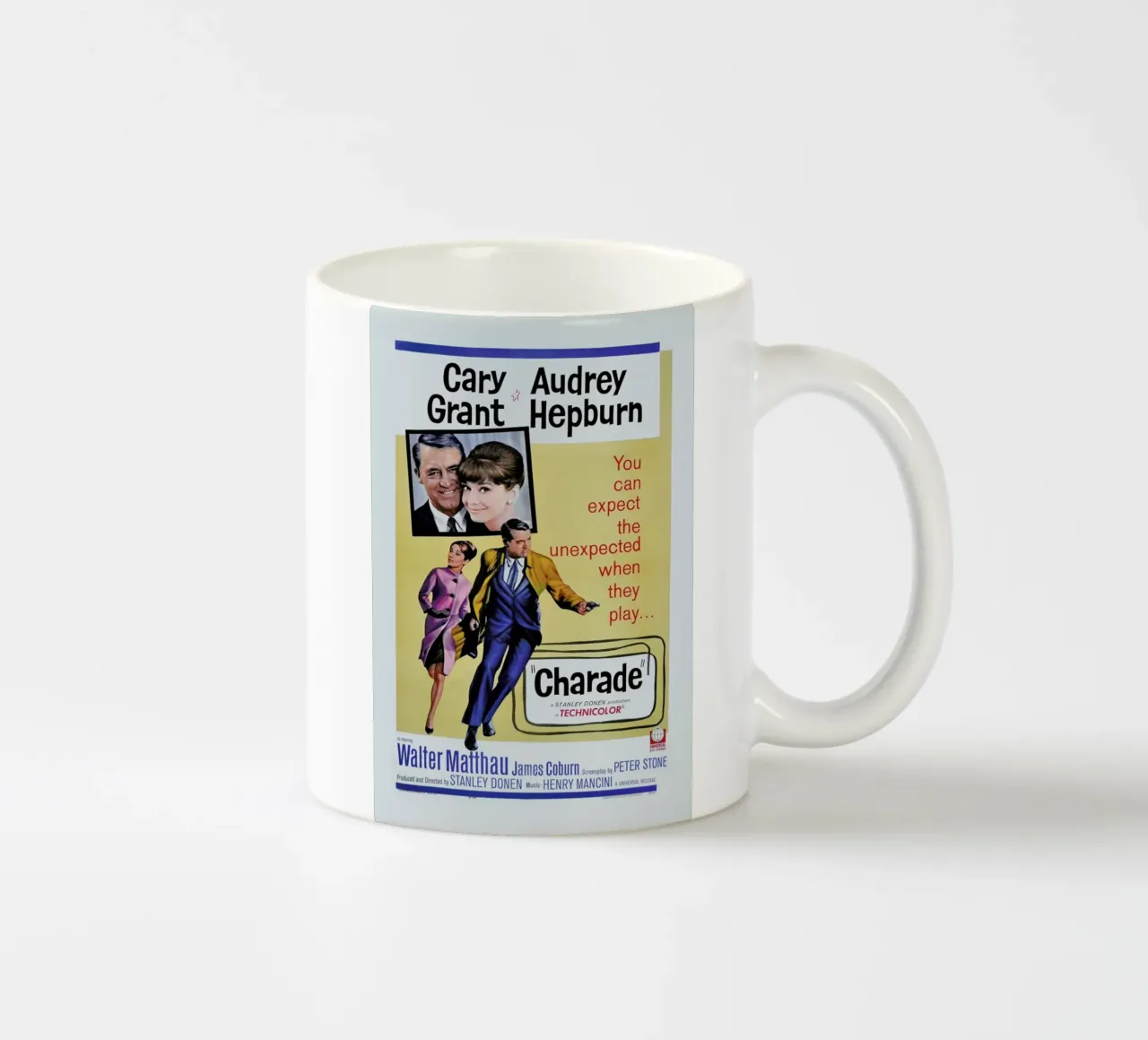 ‘Charade’ Retro Movie Poster tazza in ceramica da Gallery Print and Art Limited