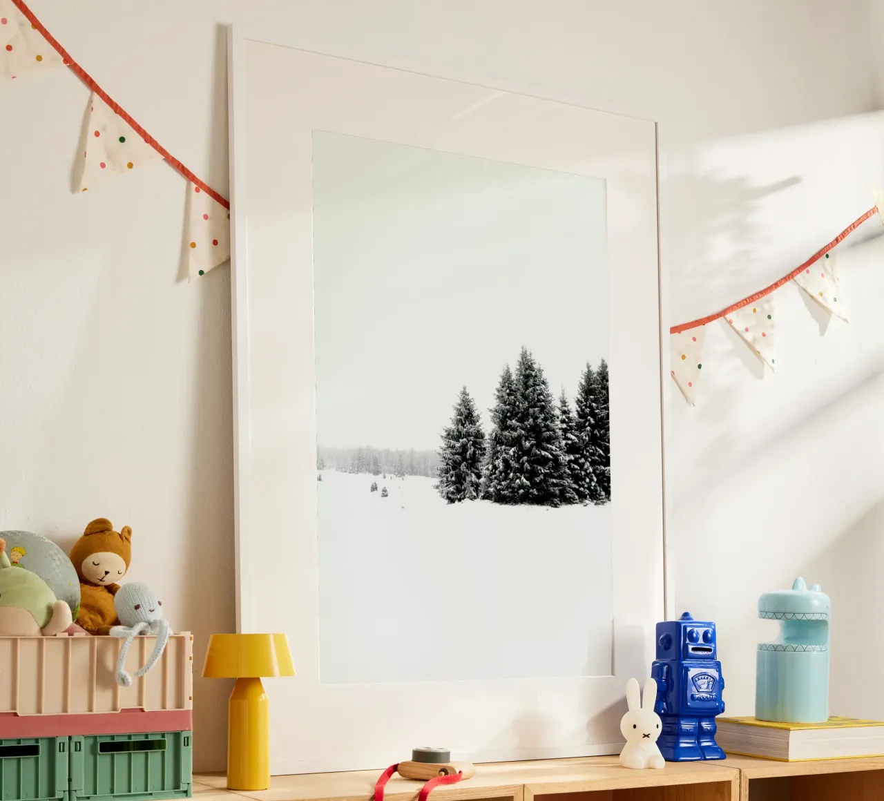 White White Winter 2/2 poster con telaio in legno da Studio Nahili