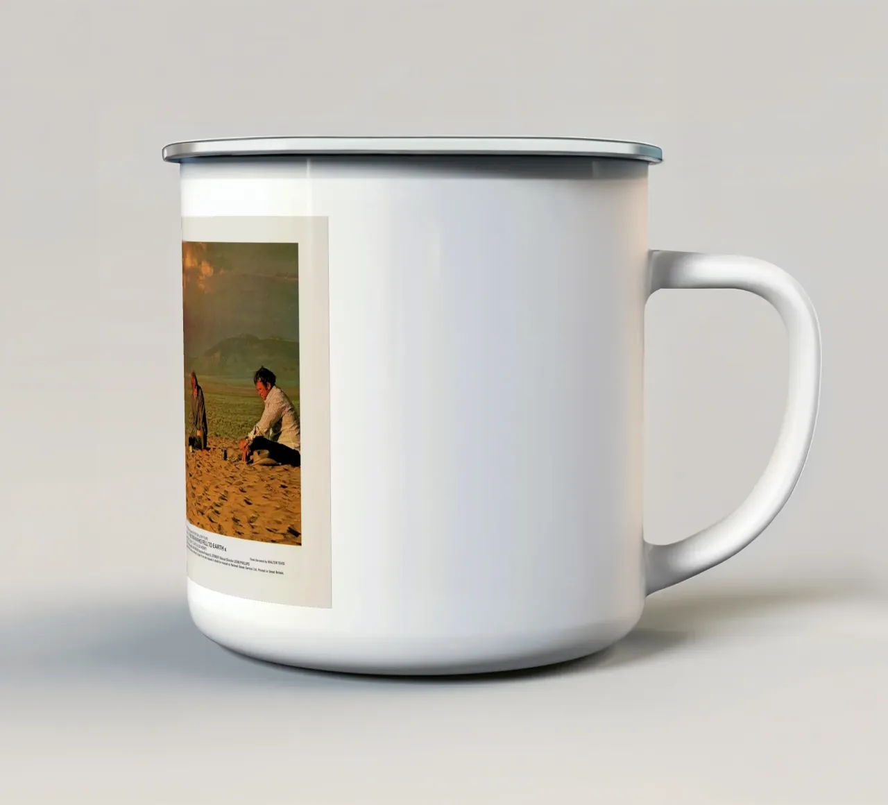 The Man Who Fell to Earth’ Retro Movie Poster tazza in smalto da Gallery Print and Art Limited