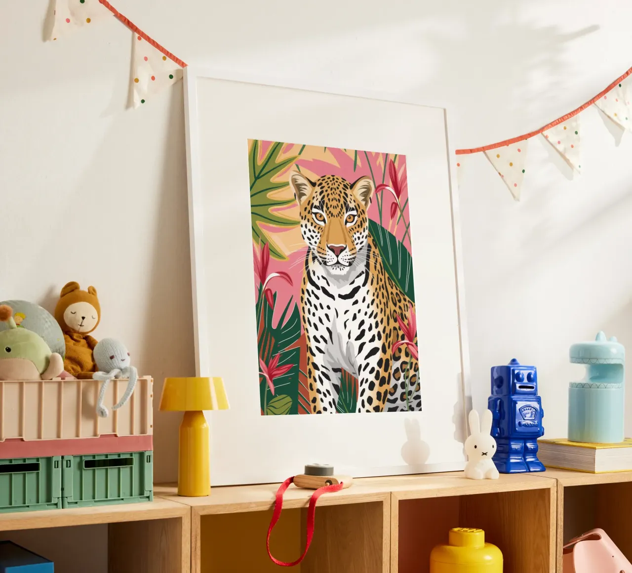 Guardiano della giungla maestosa poster con telaio in legno da Atelier Tiga