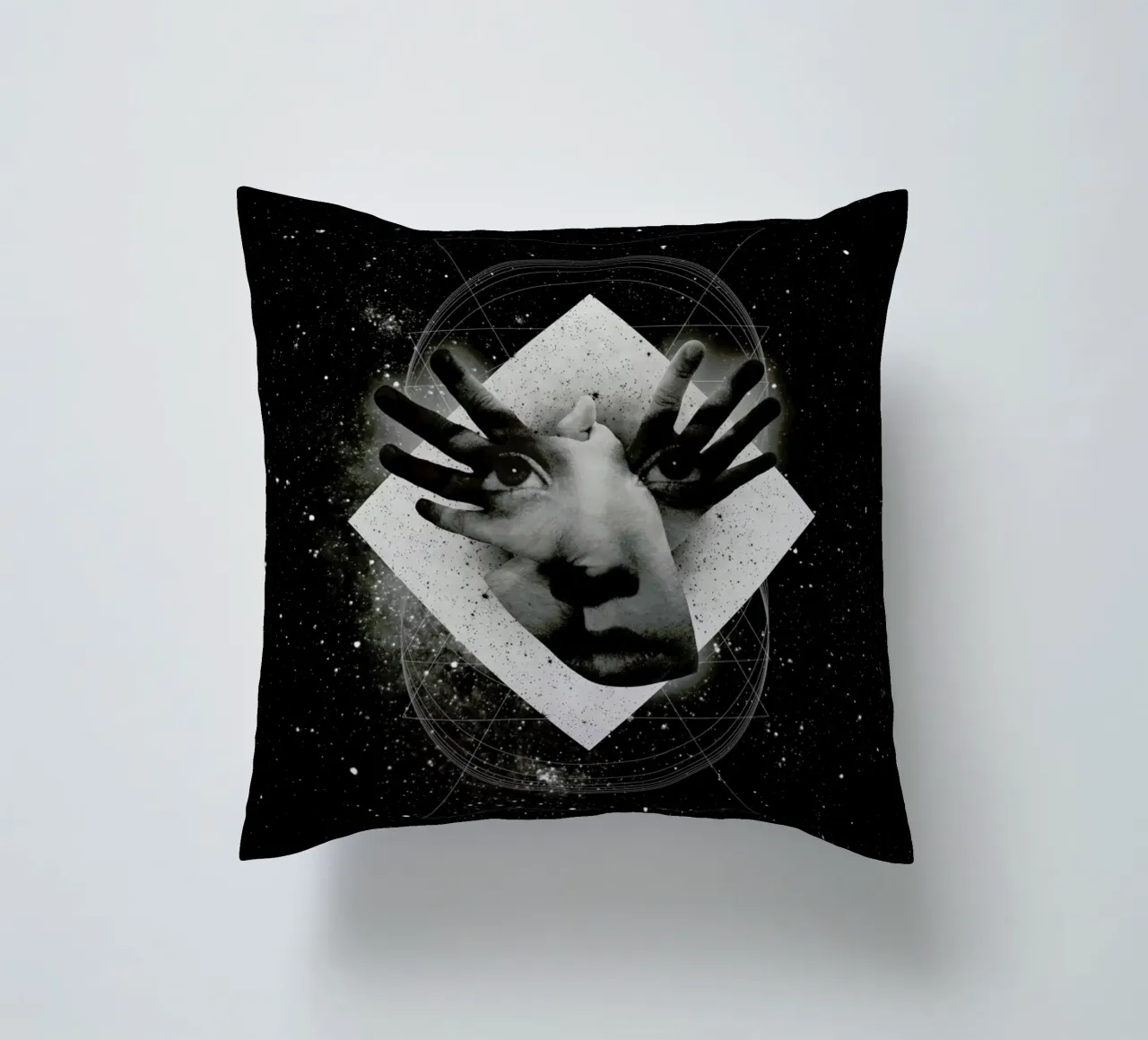 Mask cuscino da Ali Gulec