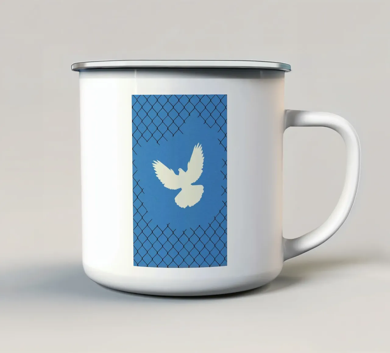 Free As A Bird tazza in smalto da Rosi Feist