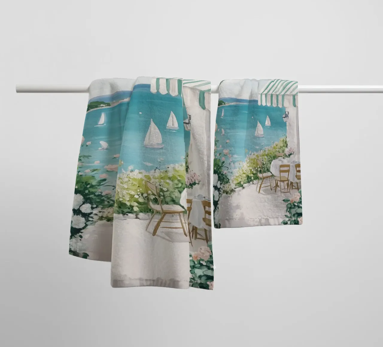 Caffè costiero con barche a vela asciugamano da bagno da Melloi Art Print