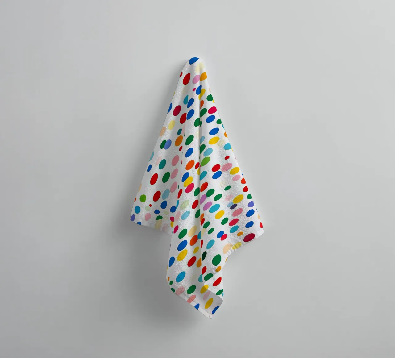 Polkadots Abstrait Points Blancs Coloré Minimal serviette de bain de Nikis Art Studio