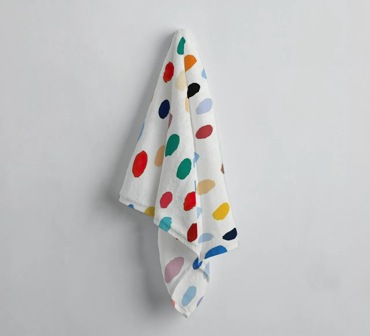 Polkadots Abstrait Points Blancs Coloré Minimal serviette de bain de Nikis Art Studio