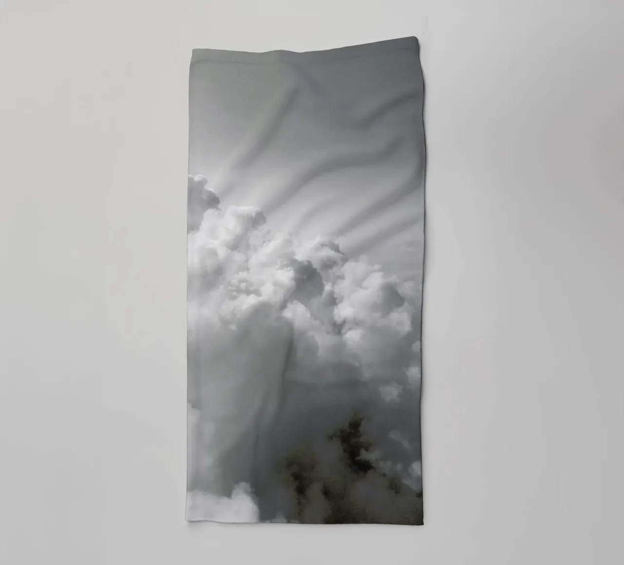 Clouds II badhanddoek van Sebastian Hilgetag