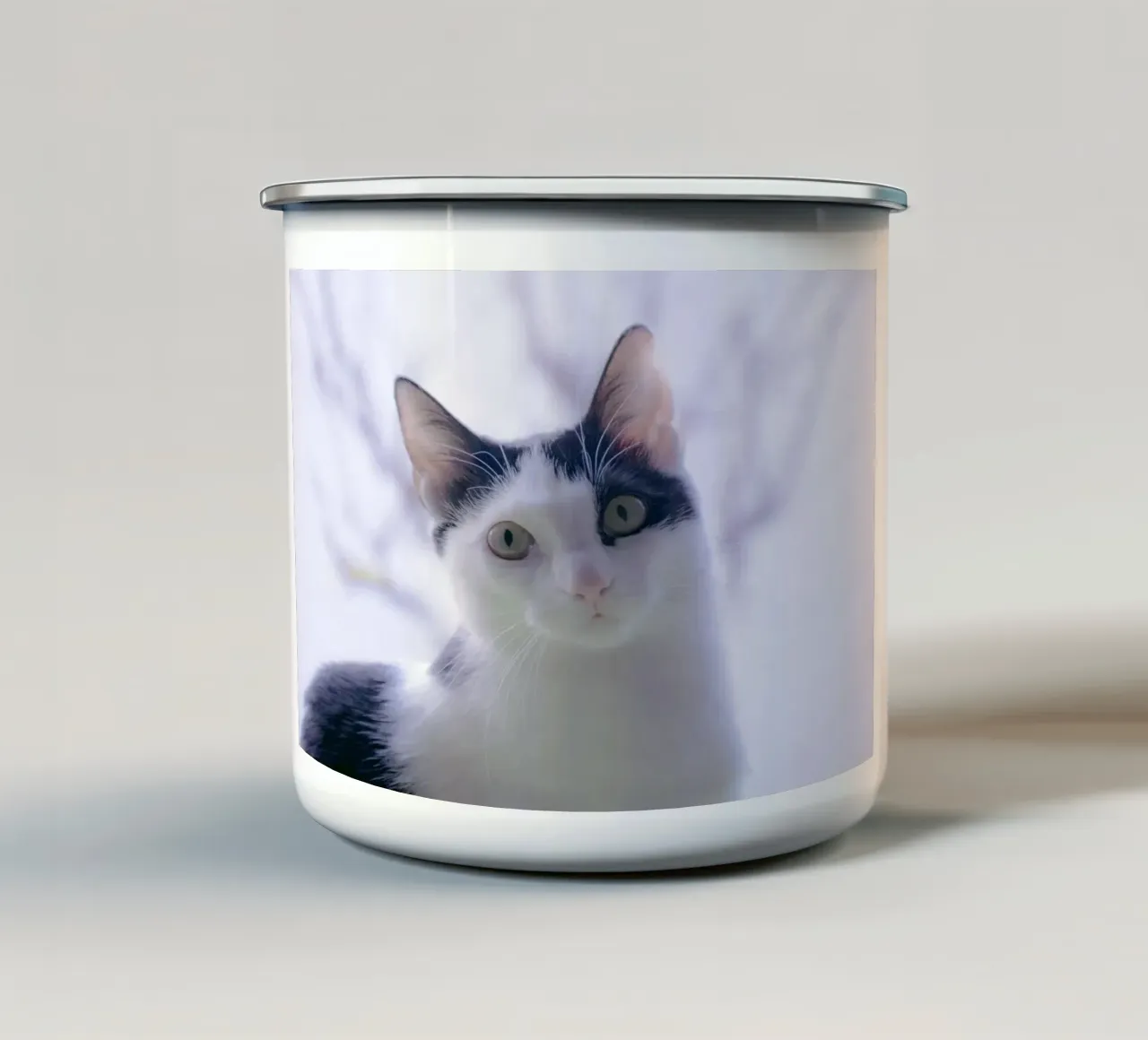 Piccolo gattino tazza in smalto da Teresa André