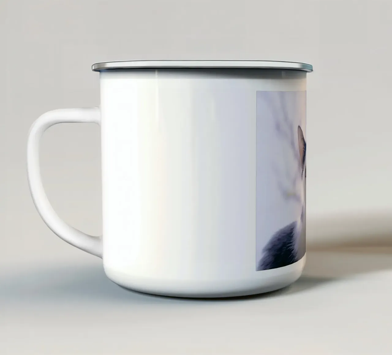 Piccolo gattino tazza in smalto da Teresa André