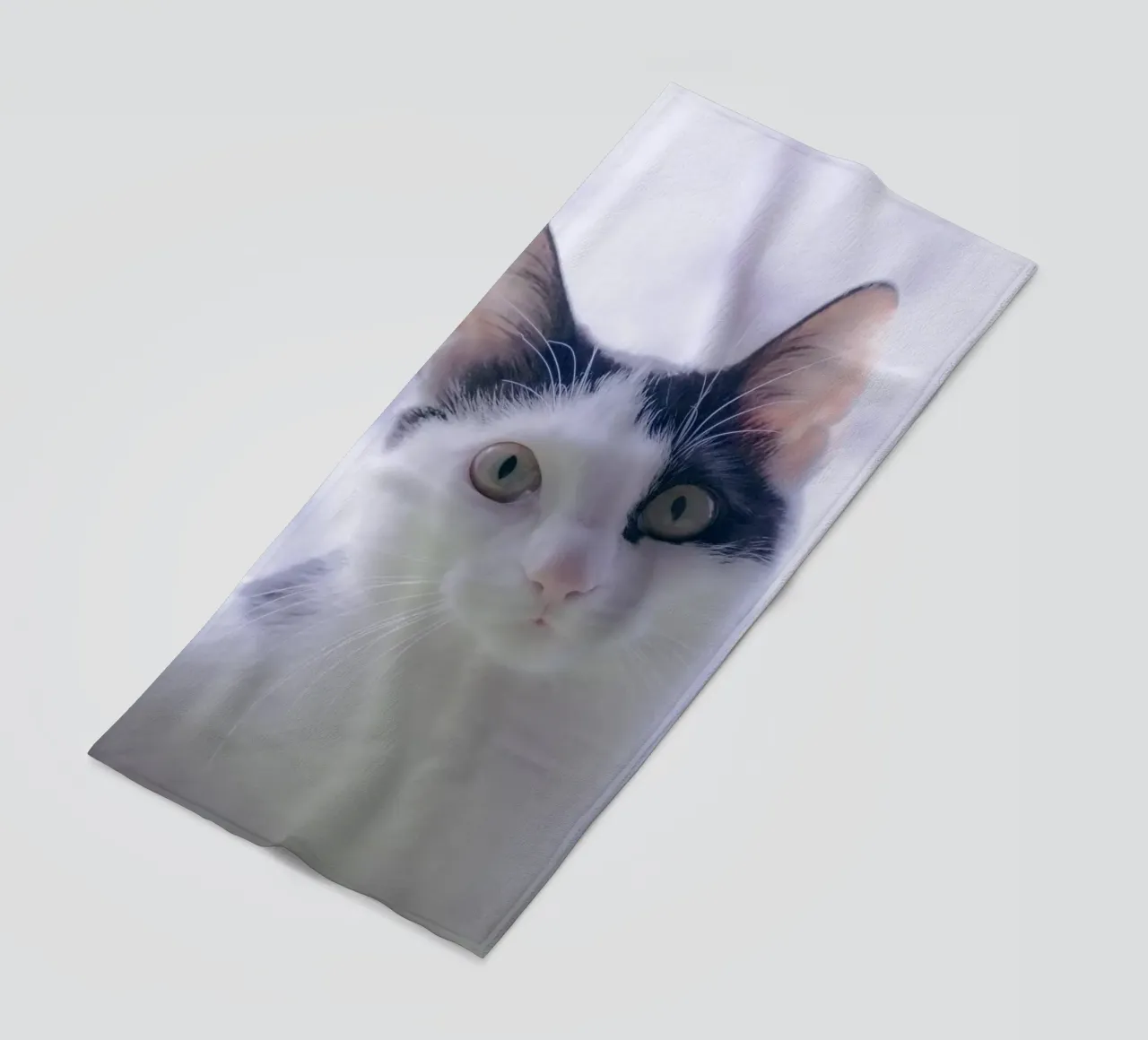 Piccolo gattino telo mare da Teresa André