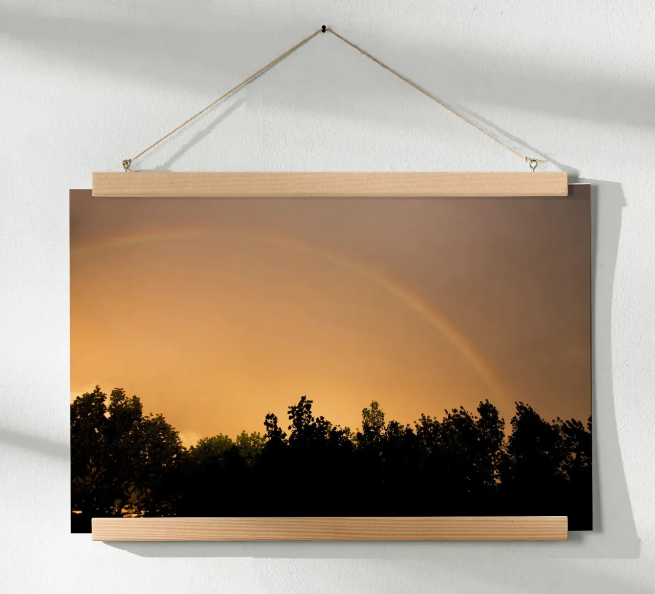Regenboog bij zonsondergang hahnemühle van Teresa André