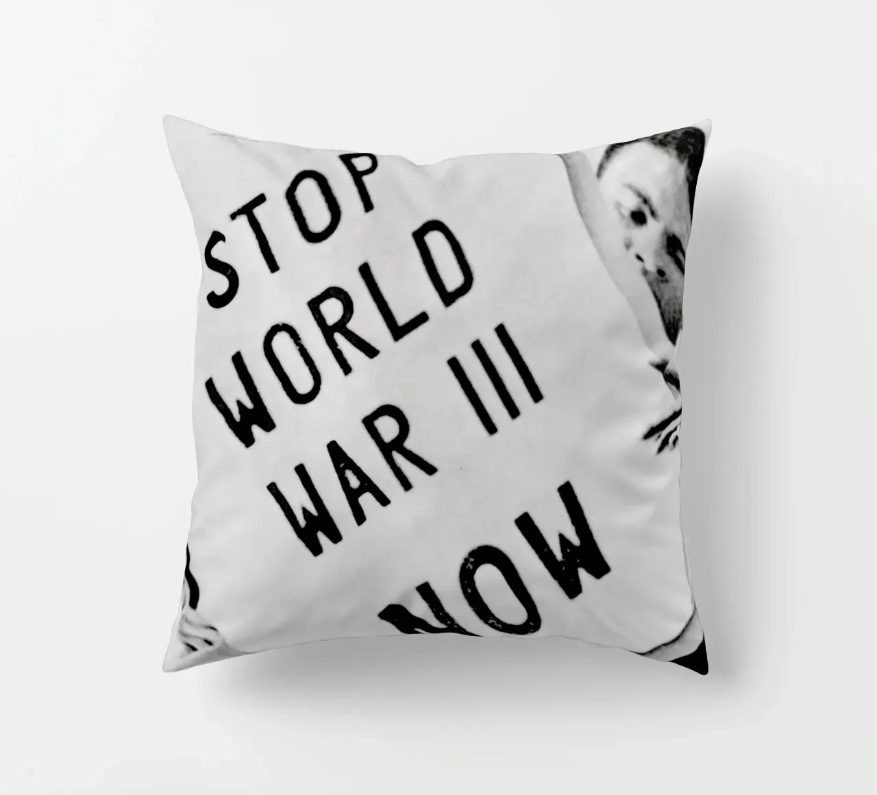 Cassius Clay/Muhammad Ali participates in anti-war demonstration cuscino da Gallery Print and Art Limited