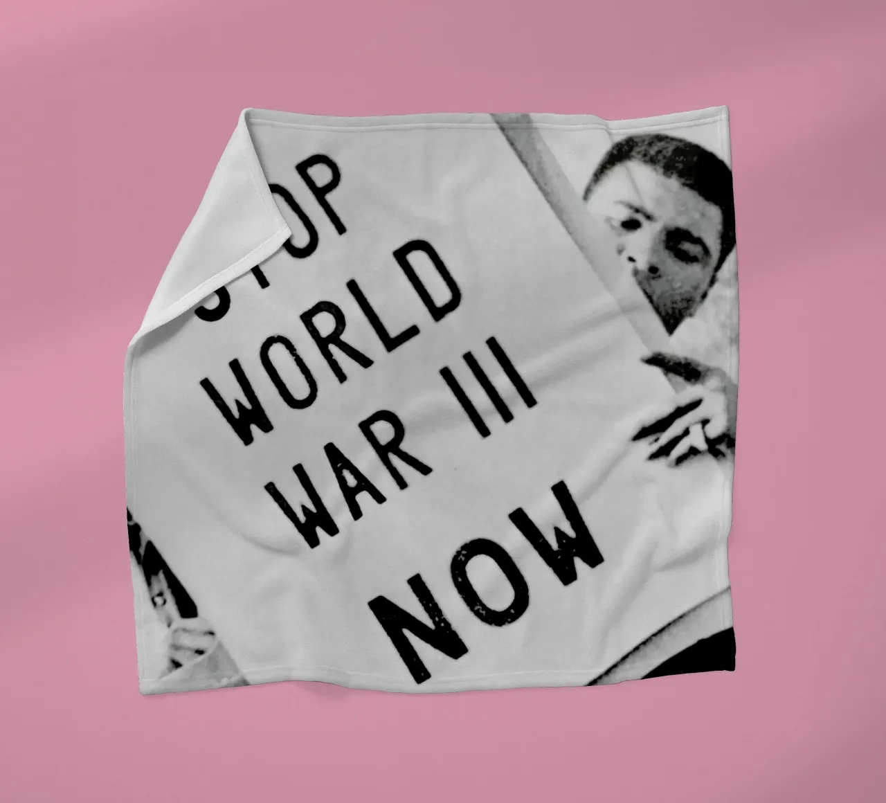 Cassius Clay/Muhammad Ali participates in anti-war demonstration coperta in pile da Gallery Print and Art Limited