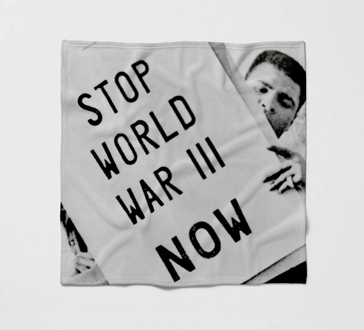 Cassius Clay/Muhammad Ali participates in anti-war demonstration coperta in pile da Gallery Print and Art Limited
