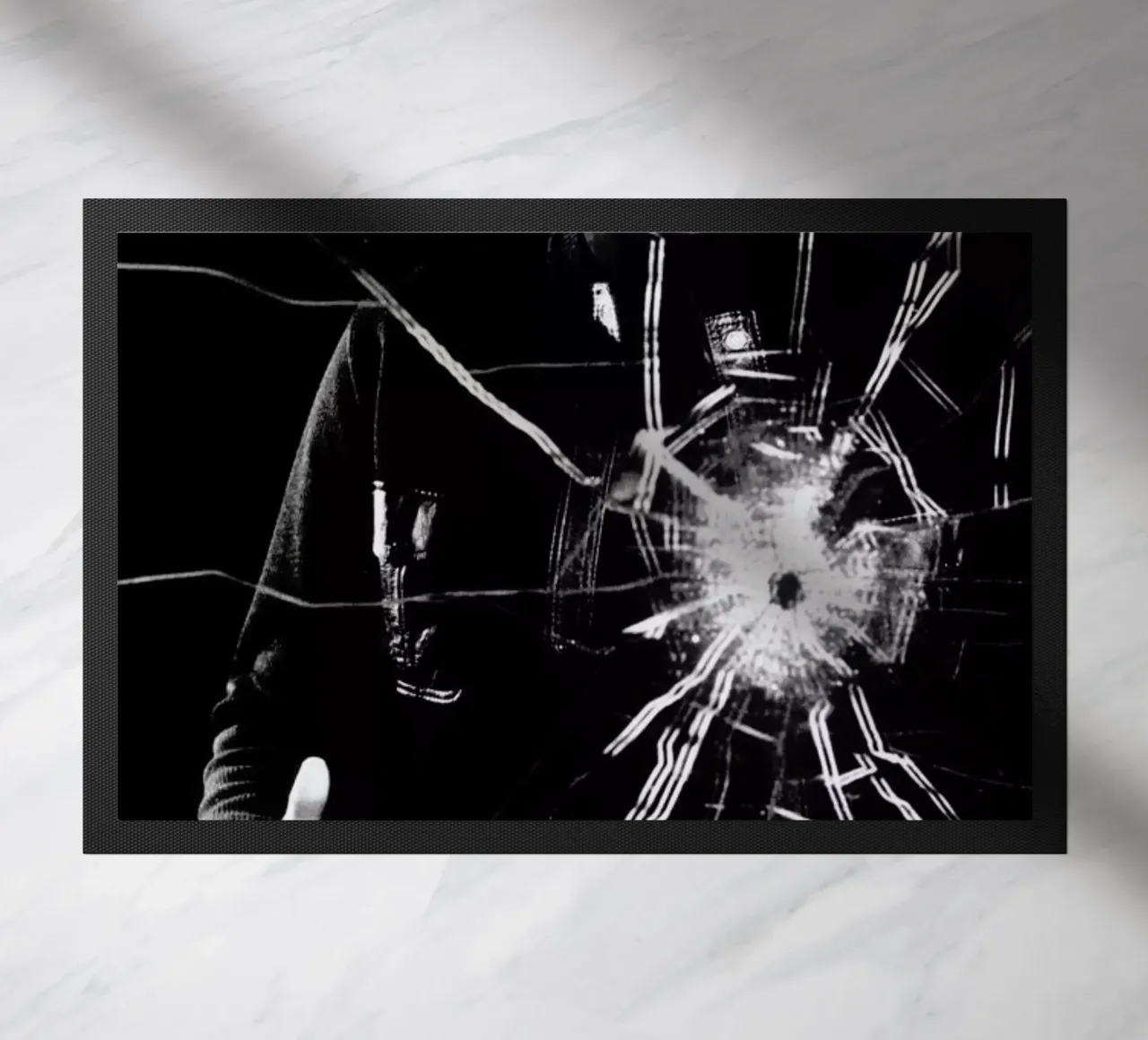 Roger Moore in 'Live and Let Die' zerbino da Gallery Print and Art Limited