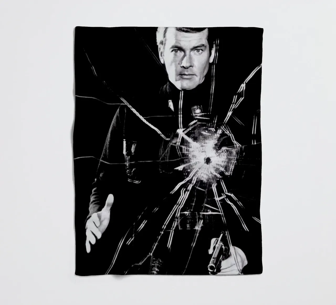 Roger Moore in  'Live and Let Die' coperta in pile da Gallery Print and Art Limited