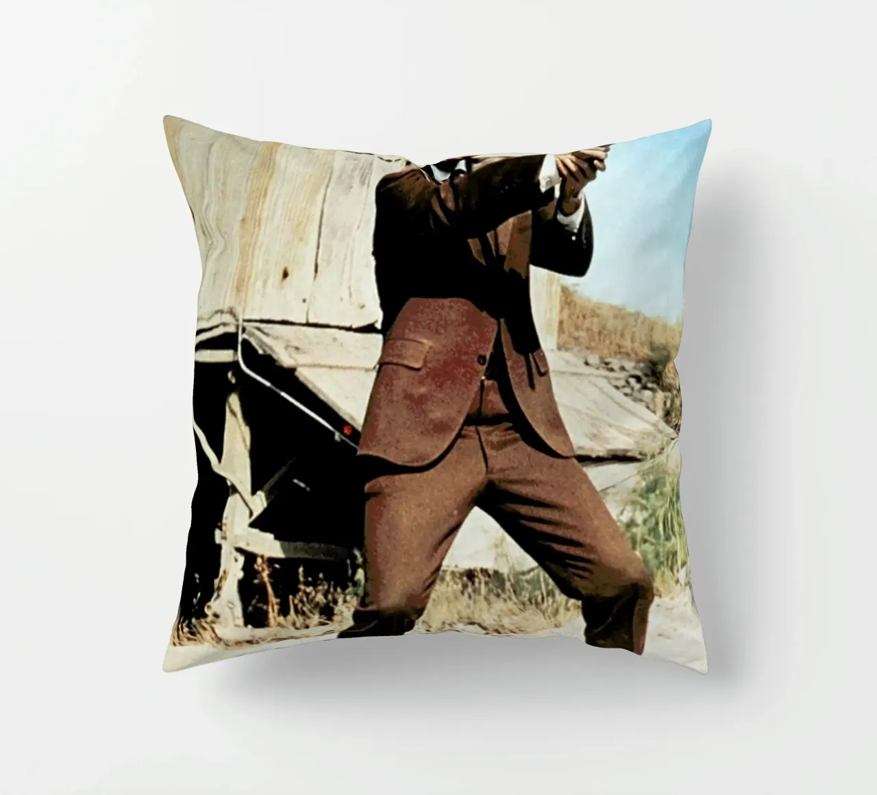 Clint Eastwood in 'Dirty Harry' cuscino da Gallery Print and Art Limited