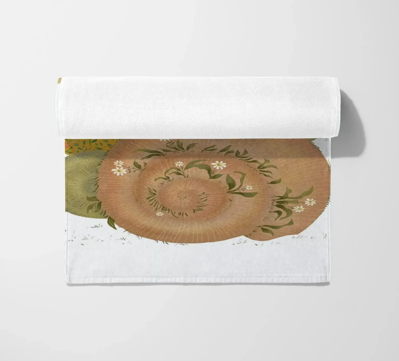 Snails Strandtuch von Amalia Restrepo