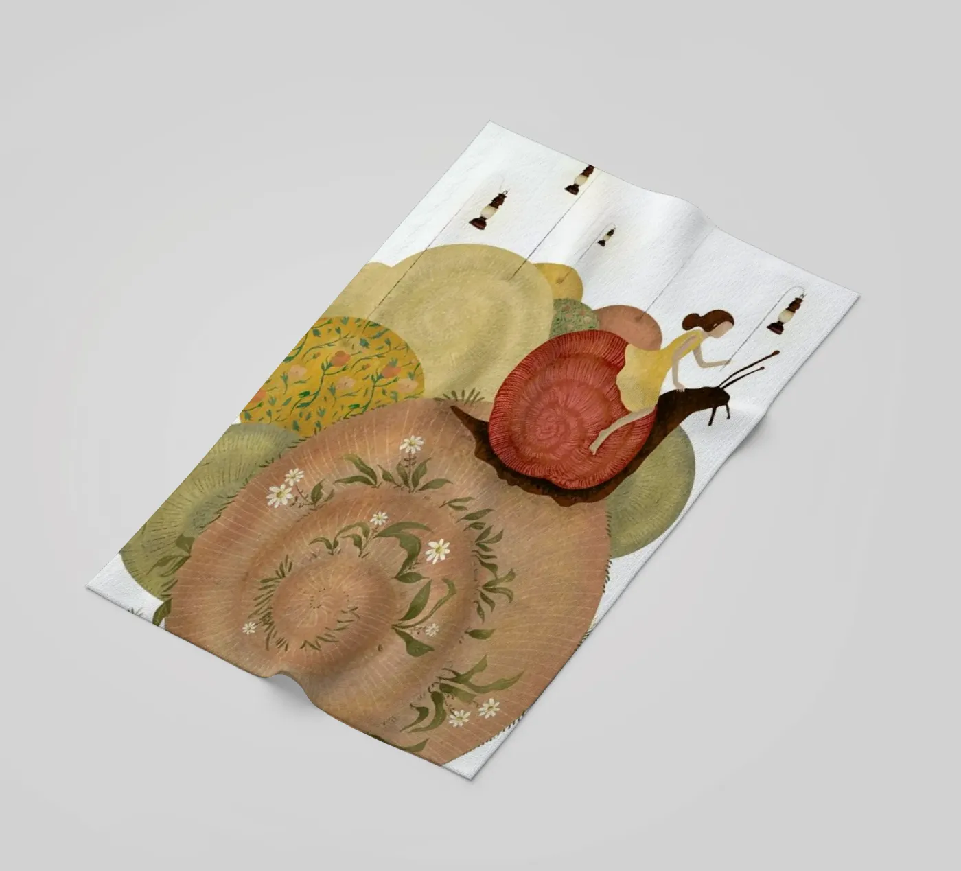 Snails Strandtuch von Amalia Restrepo